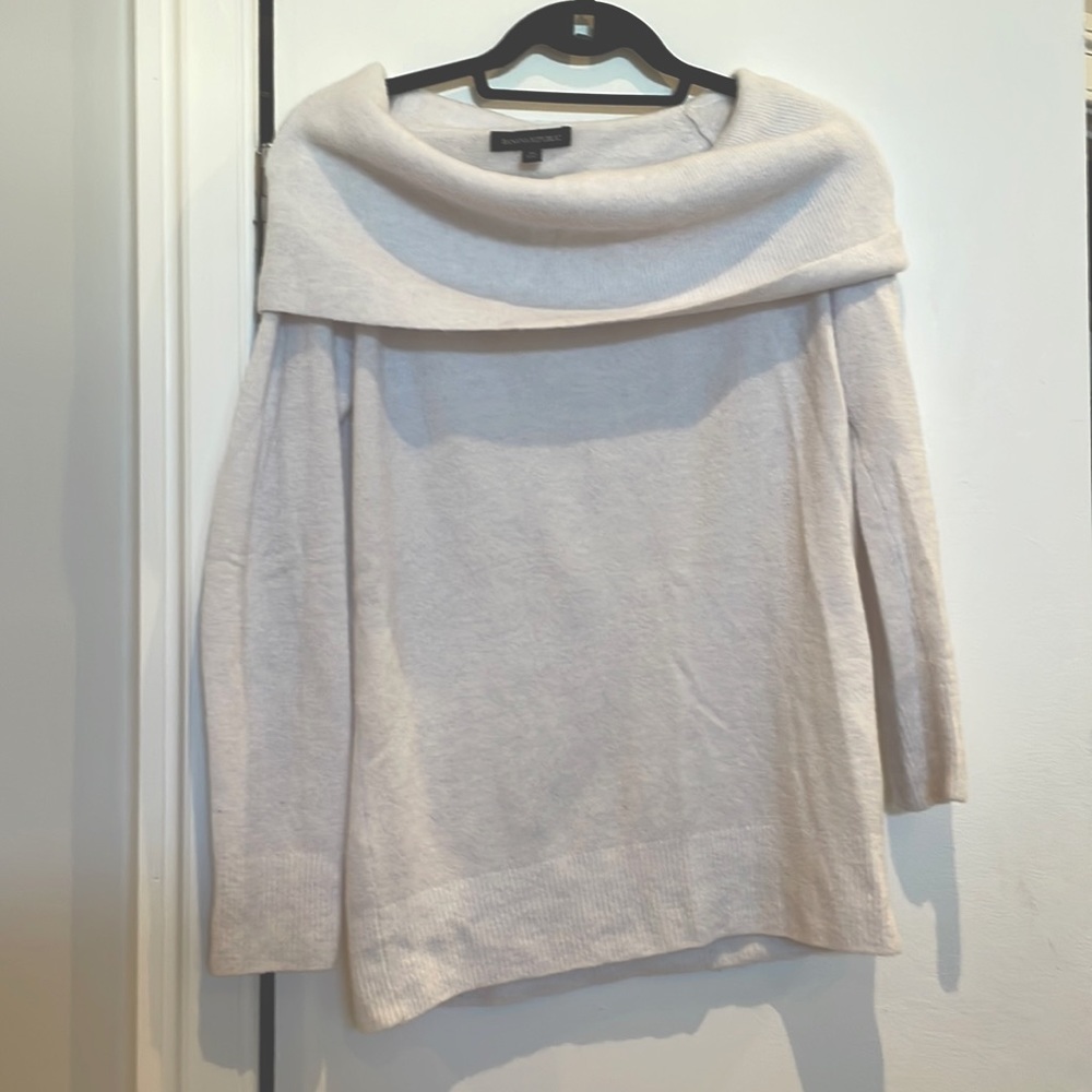 Banana Republic Off-Shoulder Sweater in Cream